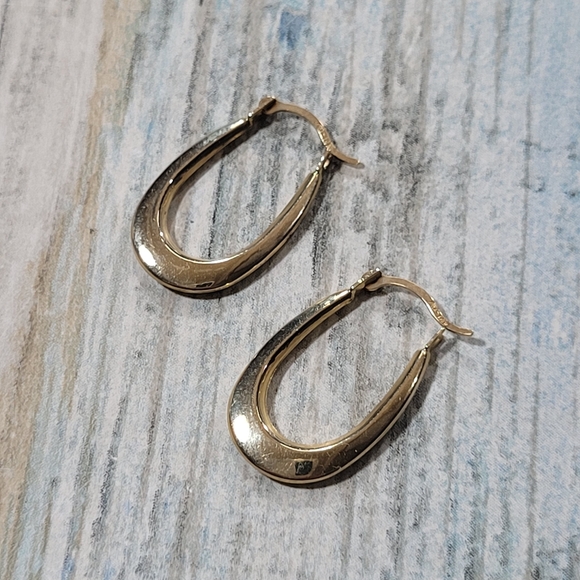 Ma 14k Oval little Hoop Earrings. - Picture 5 of 12